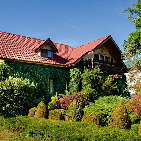 Conacul Bunicilor Hotel Novaci Exterior photo